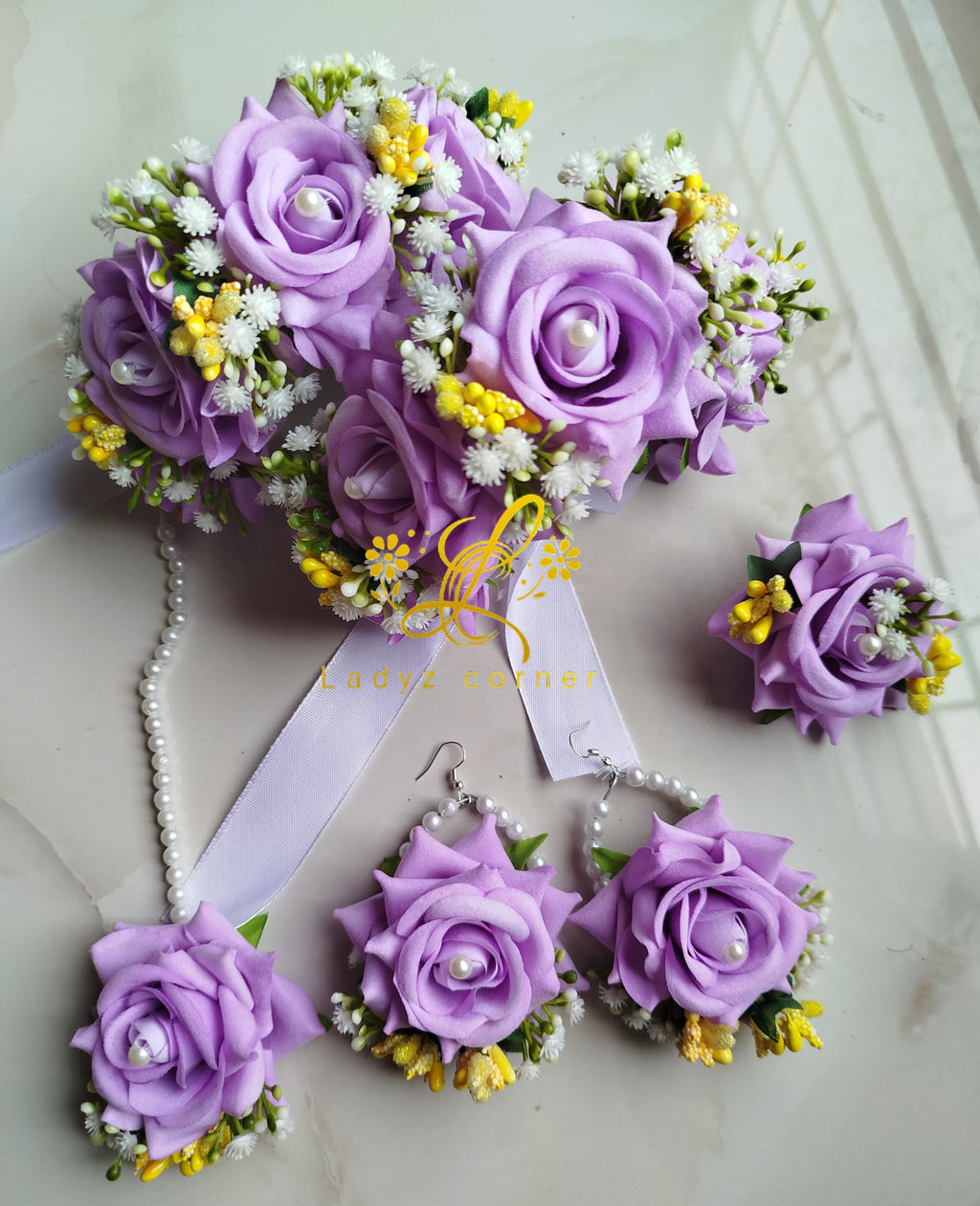 Lilac Gajraset With Yellow Touch