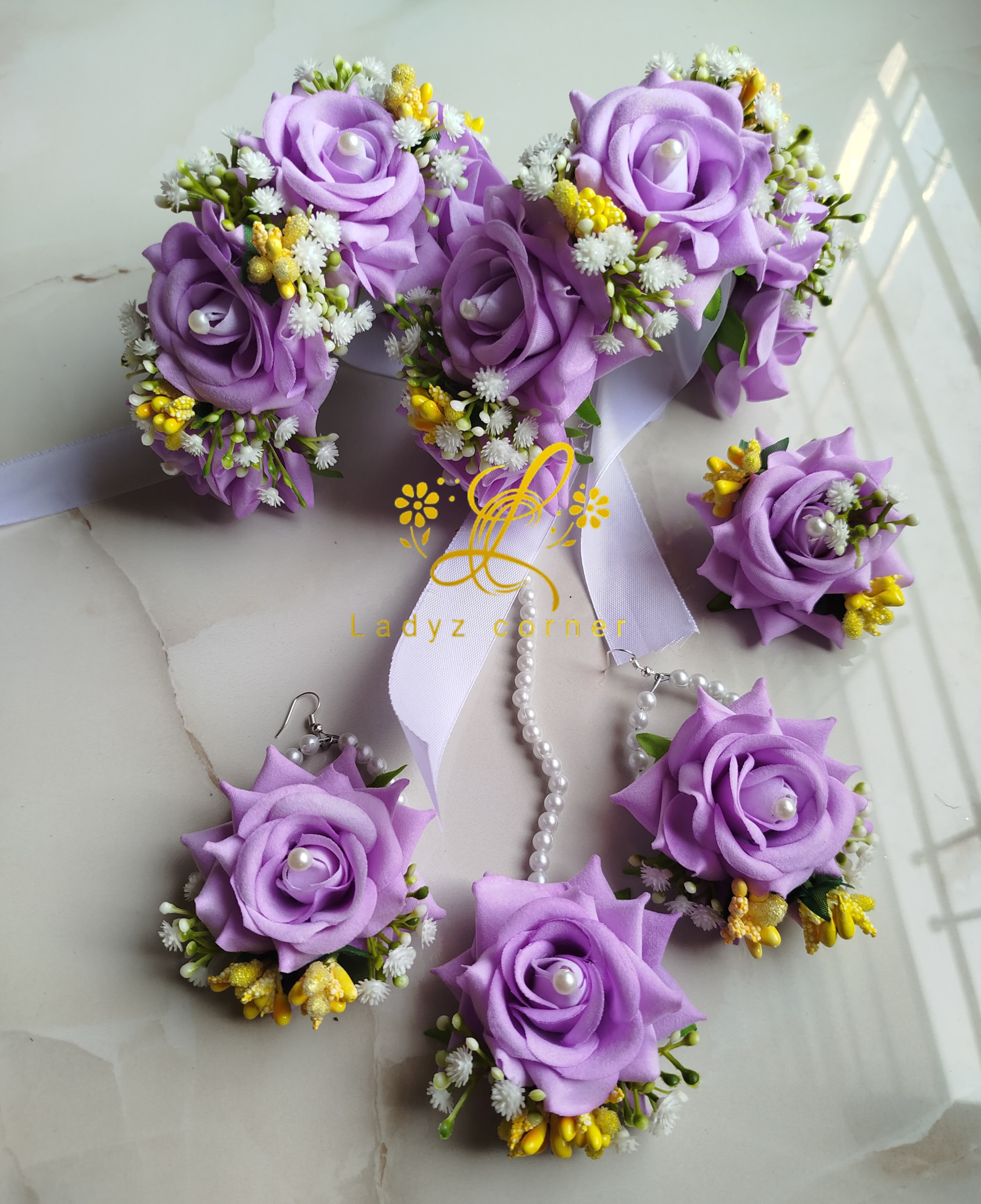 Lilac Gajraset With Yellow Touch