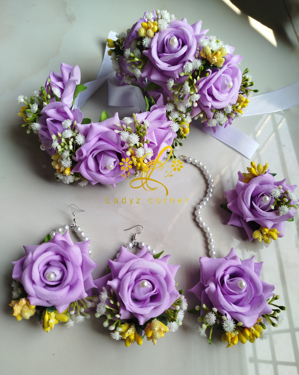 Lilac Gajraset With Yellow Touch