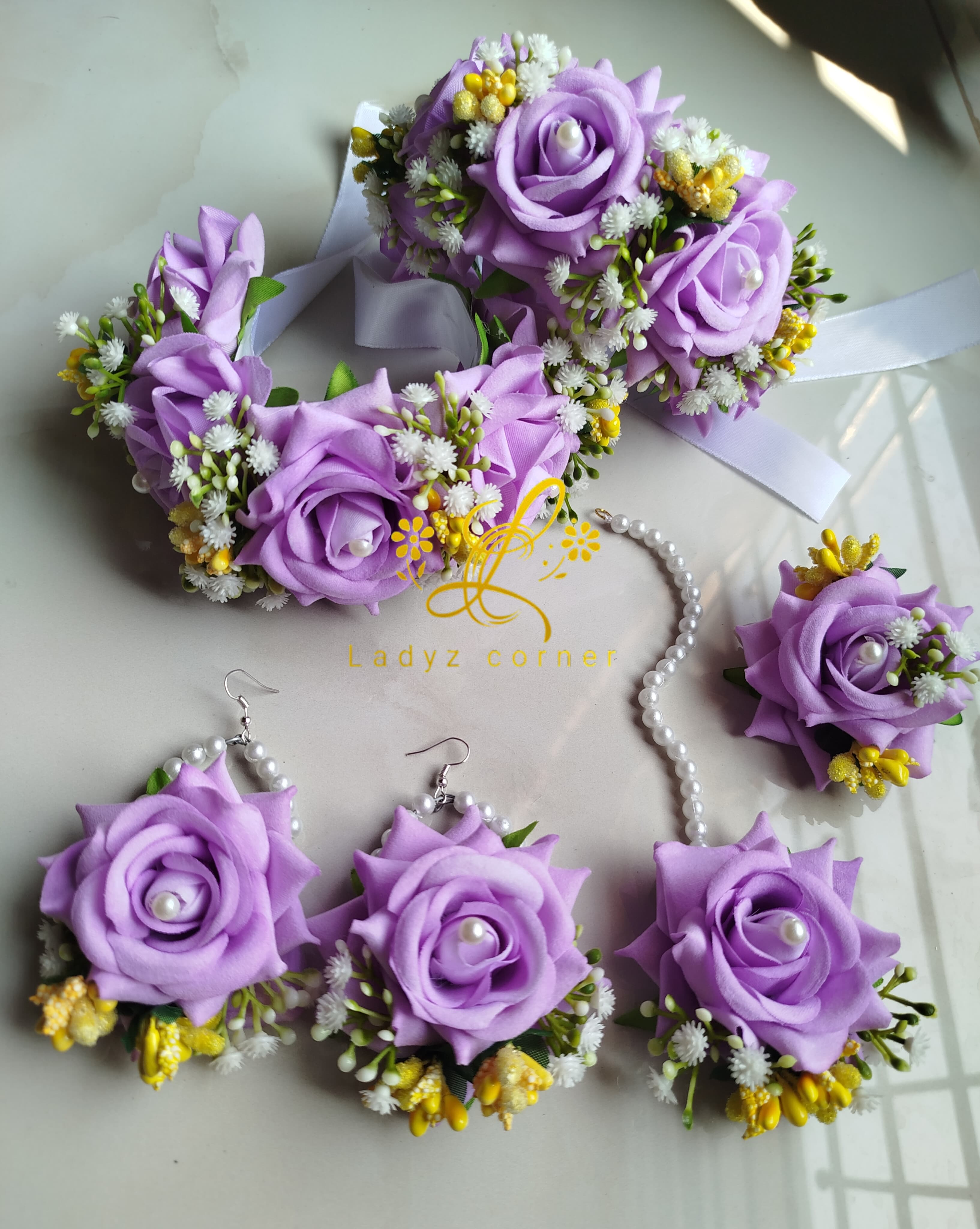 Lilac Gajraset With Yellow Touch