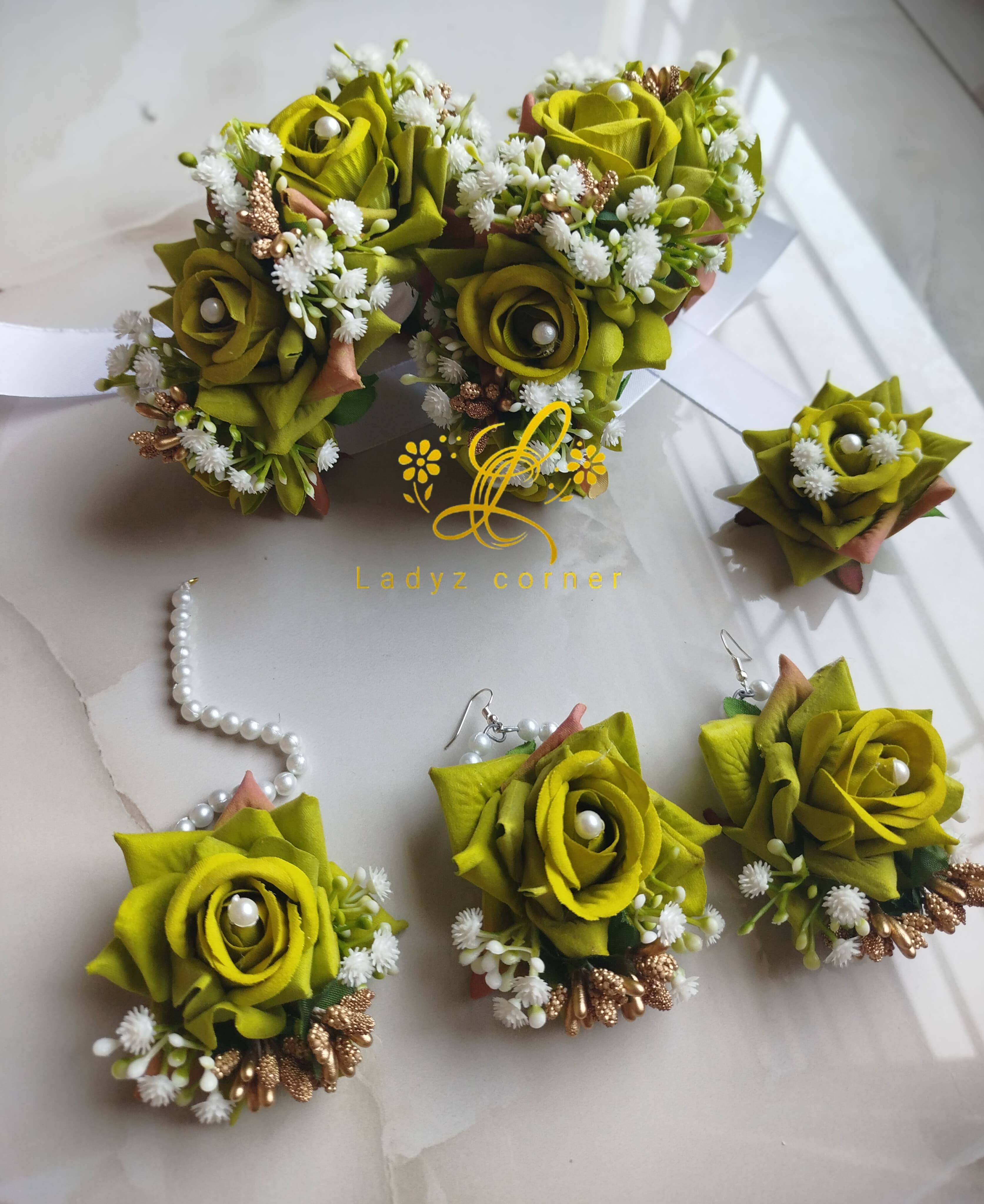 Mehndi Green Gajraset