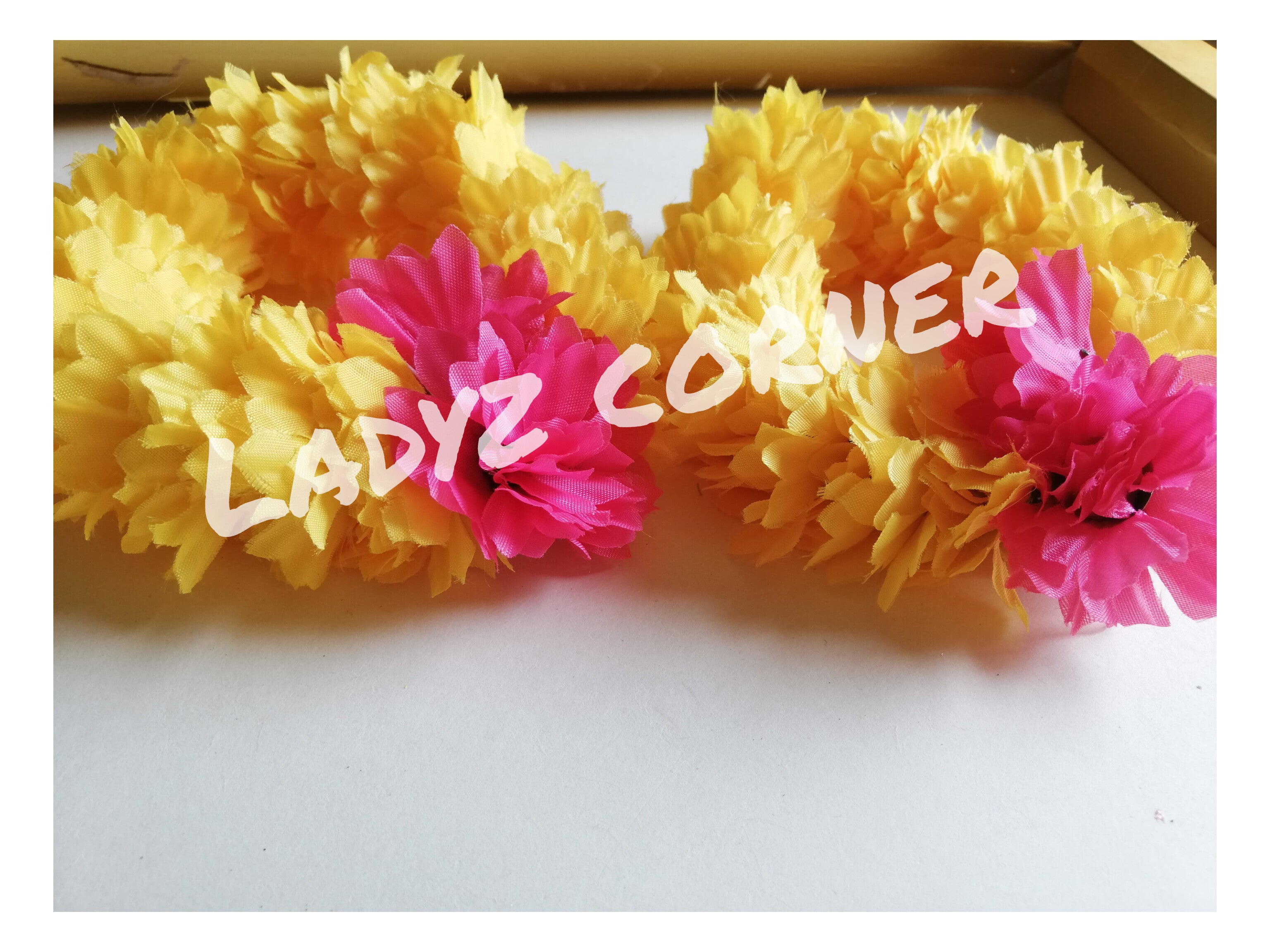Simple Yellow Gjary